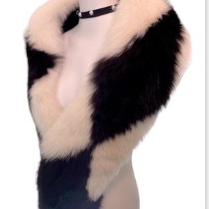VINTAGE Authentic Fox Fur Black & White Diamond Single-Tier Stole with Fox Tails
